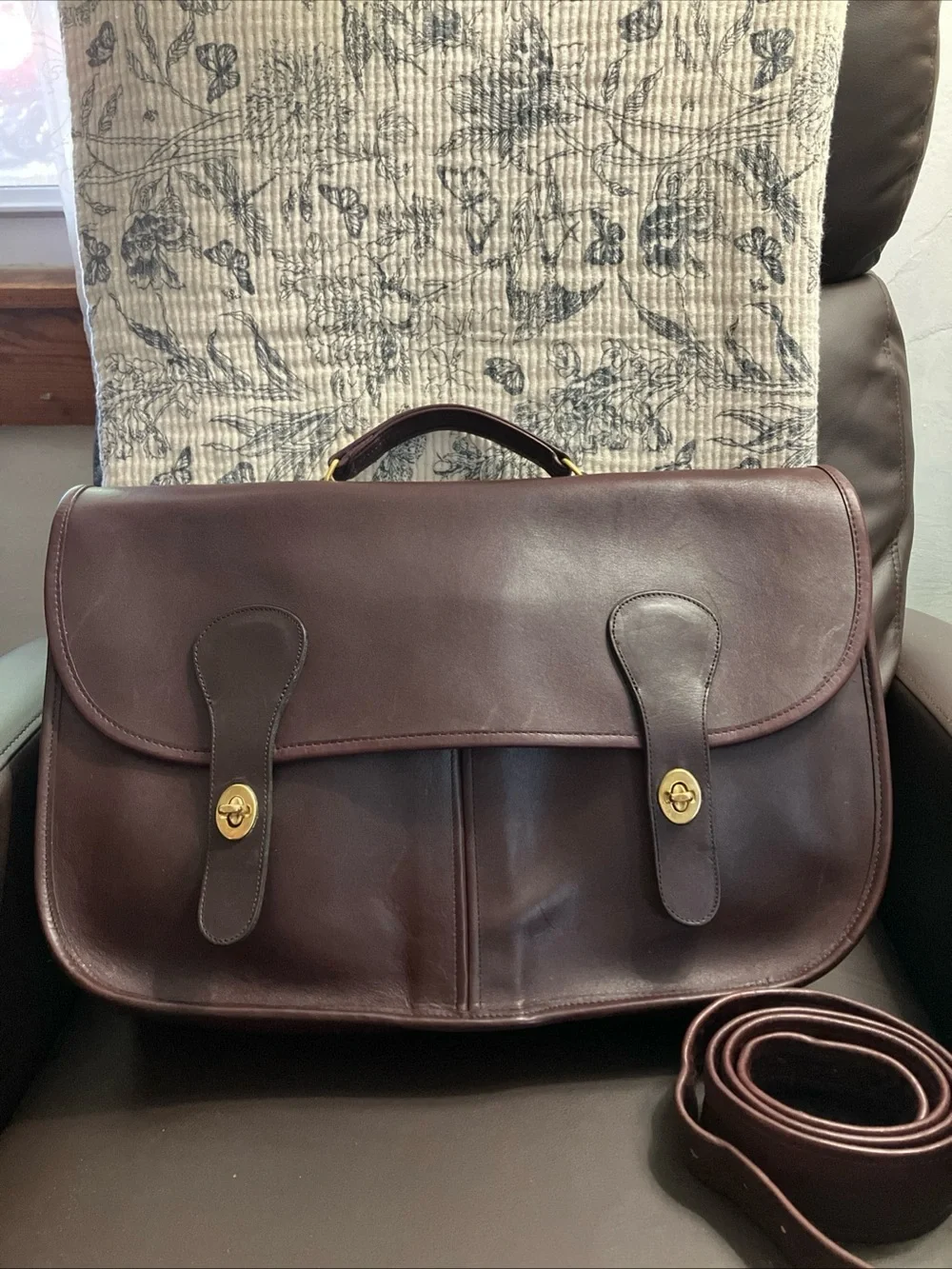 Coach Vintage - Carrier NYC Briefcase Messenger Bag, Burgundy